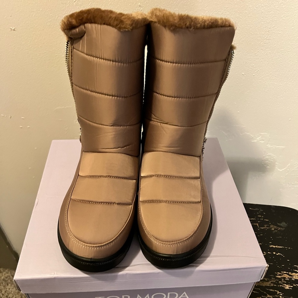 TOP Moda Women's Brown Winter Boots. New in box. Size 10